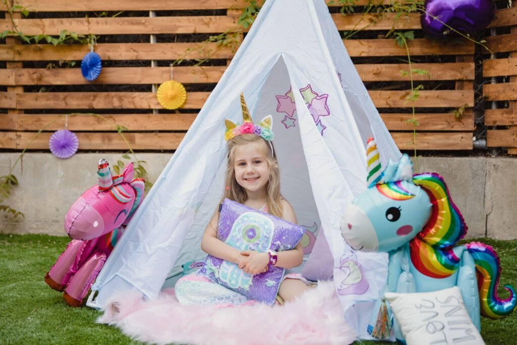 children's pamper party in London, Unicorn theme, unicorn tent and balloons 